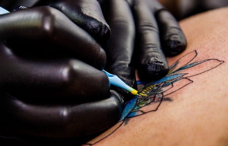 Many wonder, "Can tattoos be removed completely?". According to the video above, the right kind of laser be effective. Many wonder, "Can tattoos be removed completely?". According to the video above, the right kind of laser be effective.
