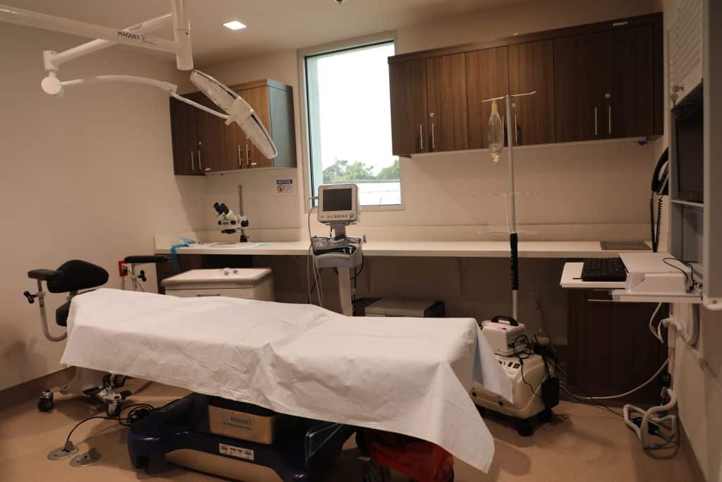 A standard operating room set up for performing hair transplantation - courtesy of Dr U Hair and Skin Clinic, Manhattan Beach, California A standard operating room set up for performing hair transplantation - courtesy of Dr U Hair and Skin Clinic, Manhattan Beach, California