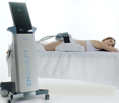 Patients lie down during their Emsculpt treatment sessions Patients lie down during their Emsculpt treatment sessions