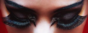 fake eyelash trend